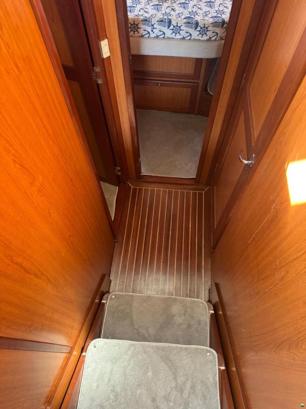 Mainship 40 Trawler