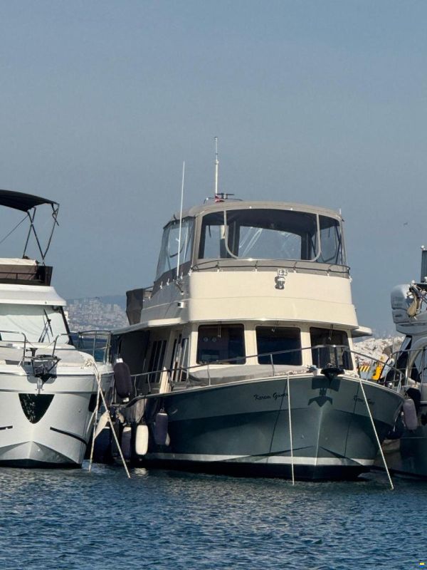 Mainship 40 Trawler