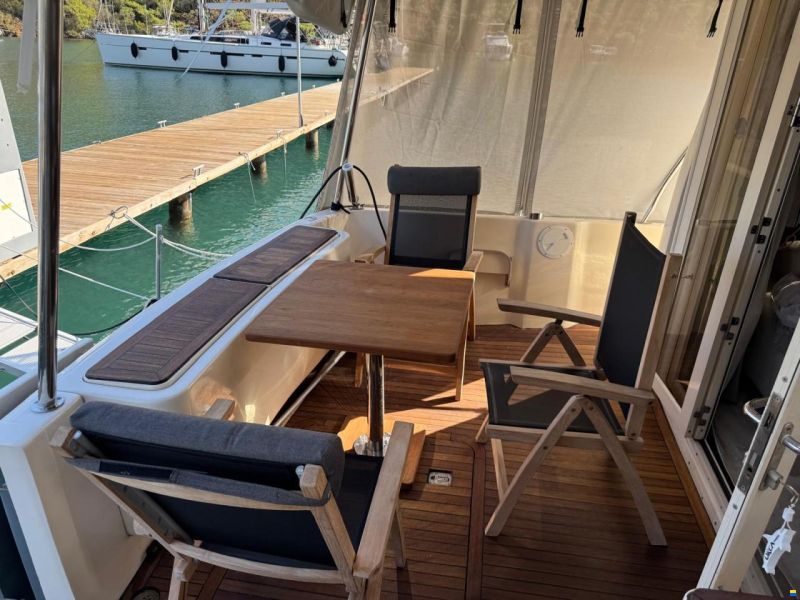 Mainship 40 Trawler