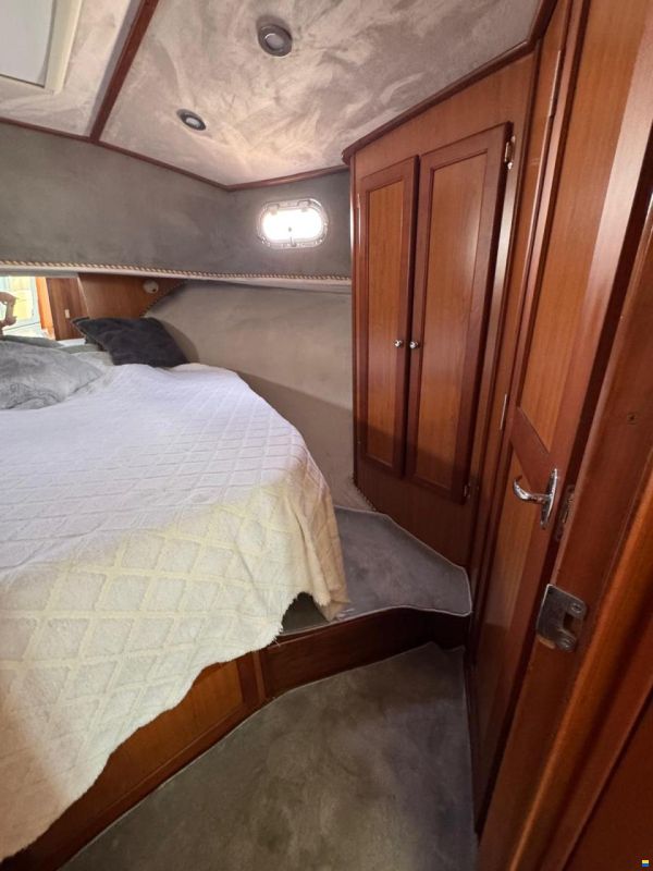 Mainship 40 Trawler