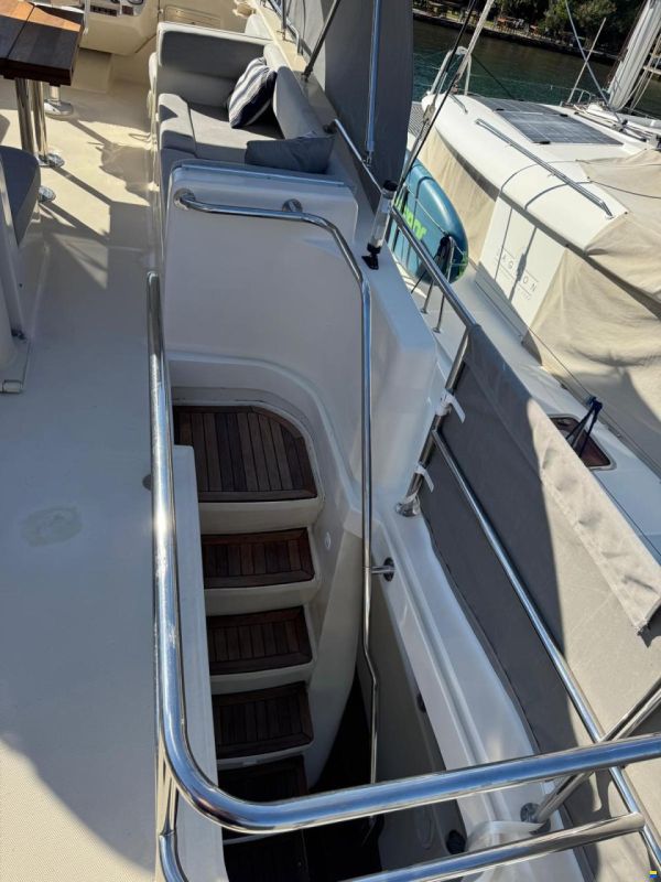 Mainship 40 Trawler