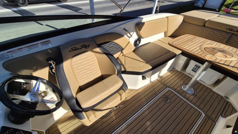 Sea Ray SPX 230