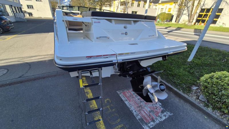 Sea Ray SPX 230