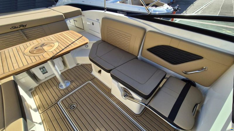 Sea Ray SPX 230