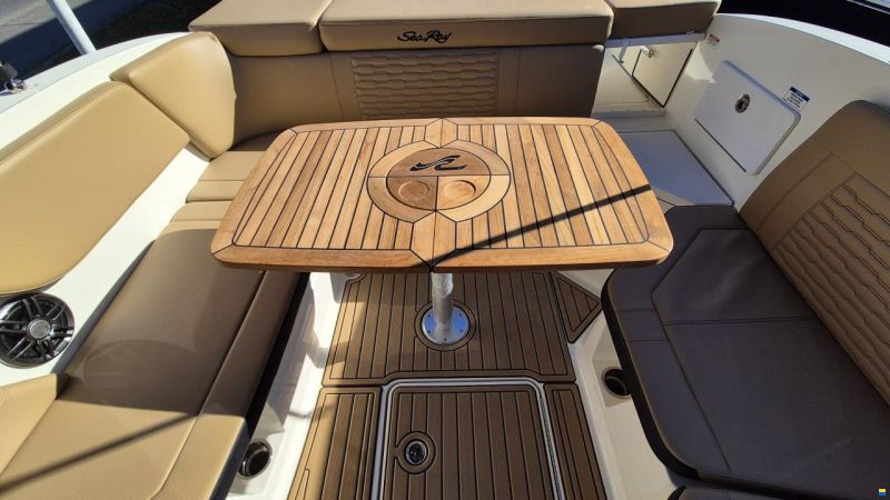 Sea Ray SPX 230