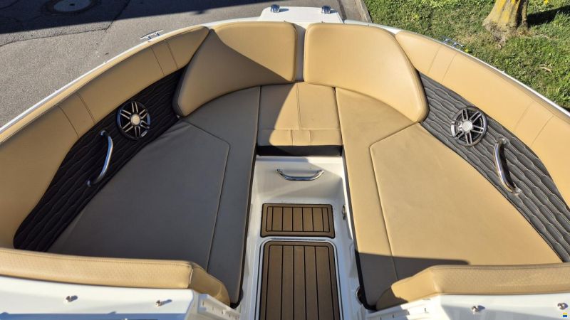 Sea Ray SPX 230