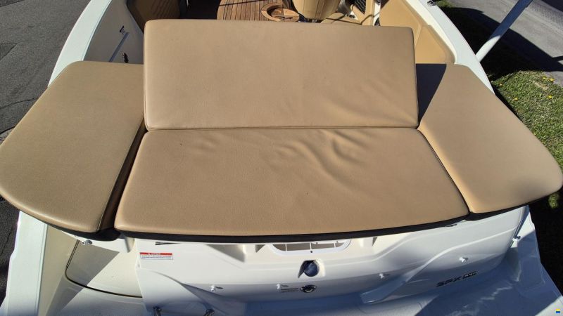 Sea Ray SPX 230