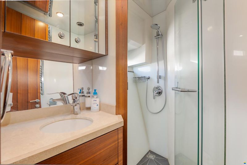 Outer Reef Trident 620