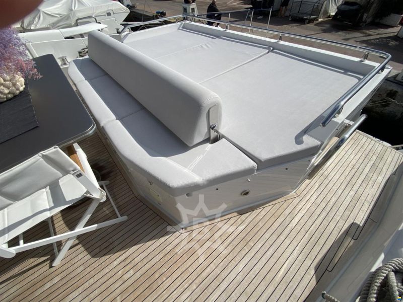 Azimut 77S
