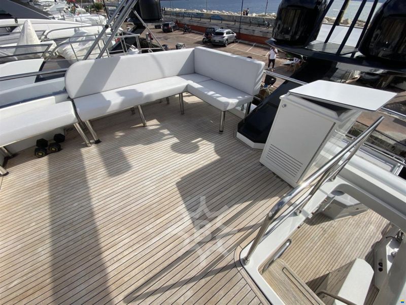 Azimut 77S