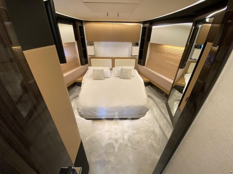 Azimut 77S