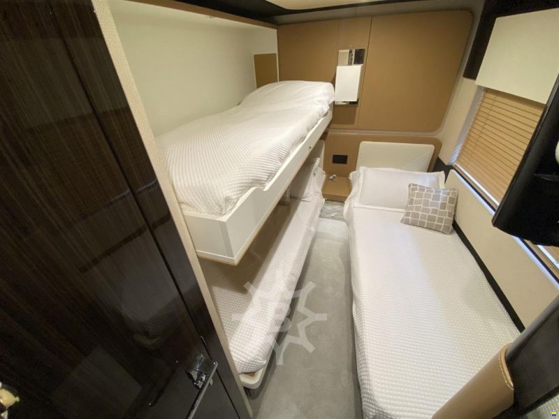 Azimut 77S