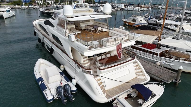 Azimut 105