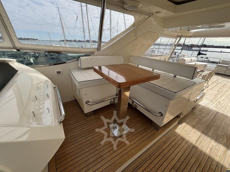 Azimut 105