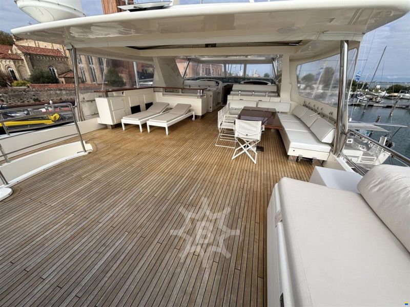 Azimut 105