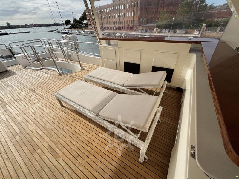 Azimut 105