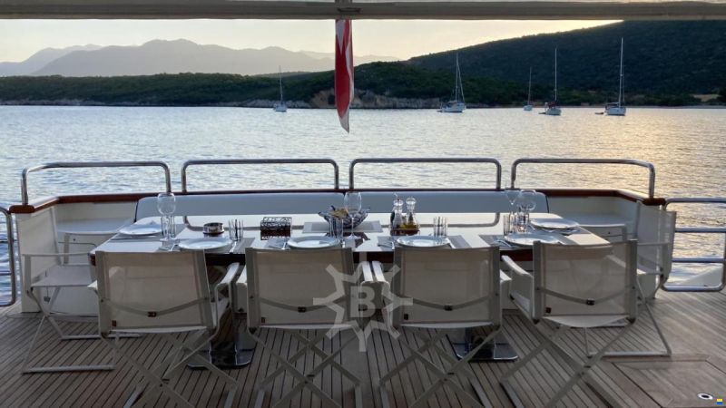 Azimut 105