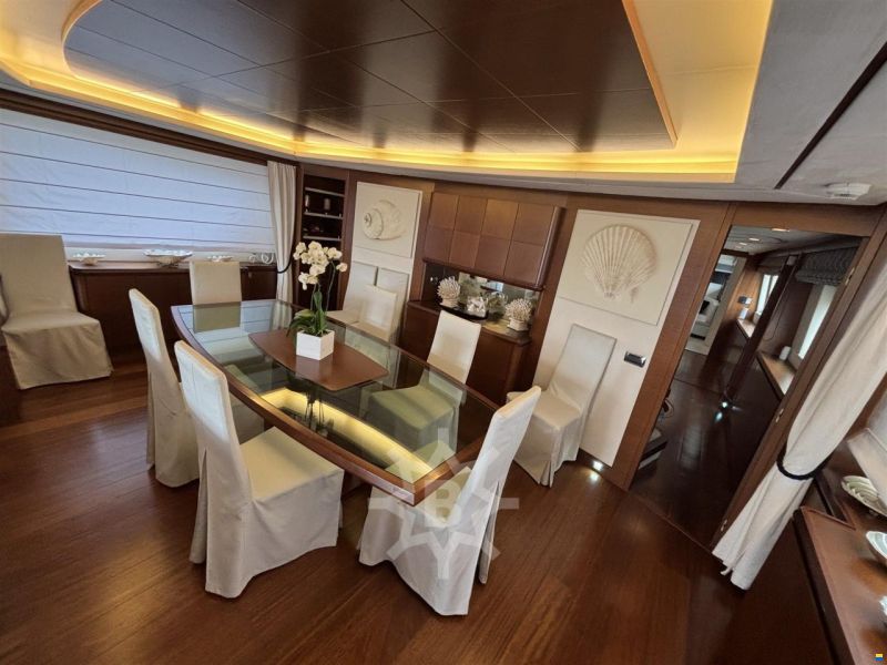 Azimut 105