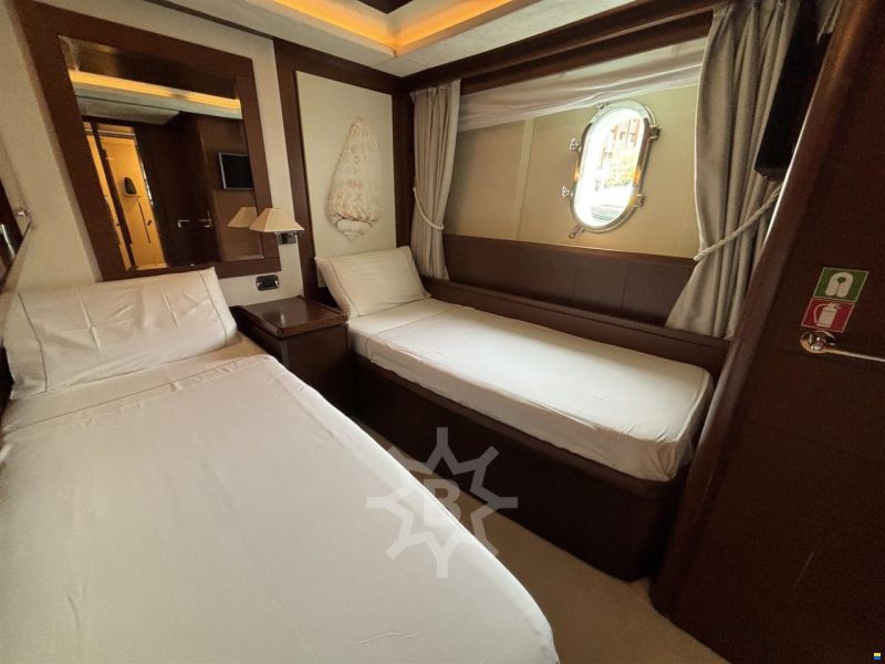 Azimut 105