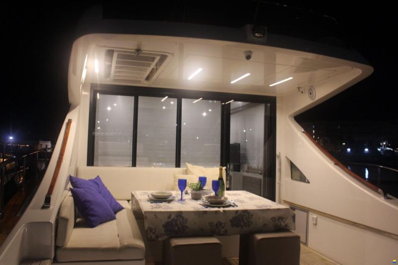 Austin Parker 48 Sundeck
