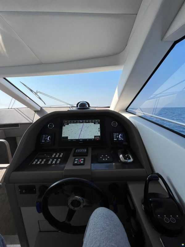 Austin Parker 48 Sundeck