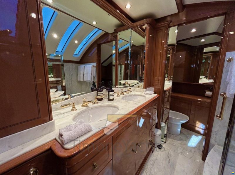 Benetti 85 Legend