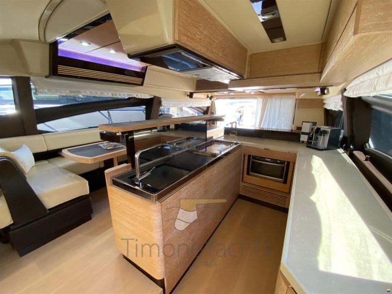 Azimut 64 fly