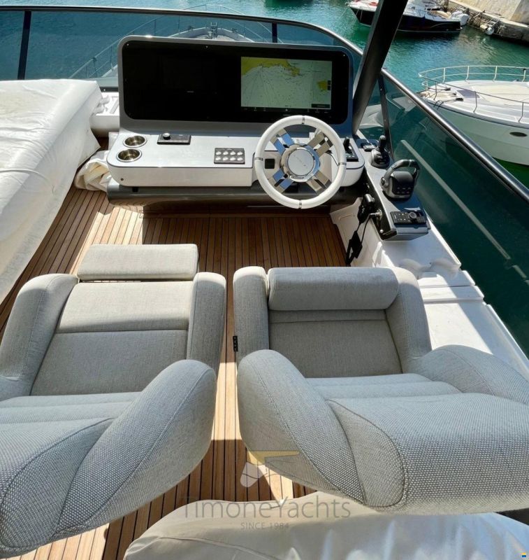Azimut 68 flybridge