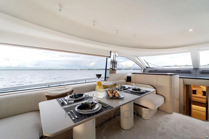 Azimut 68 flybridge