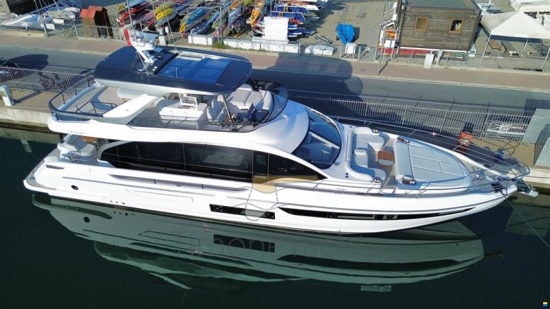 Azimut 72 Fly