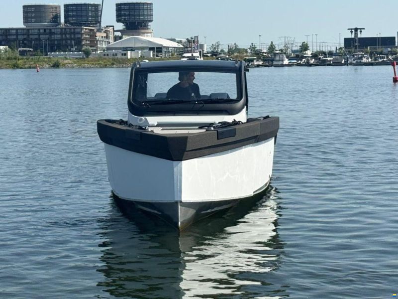 XO Boats DFNDR A8
