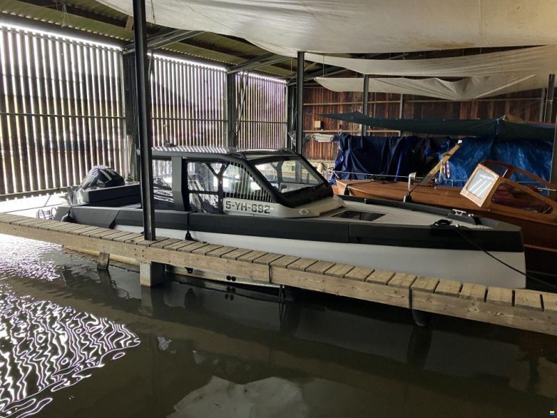 XO Boats DFNDR A8