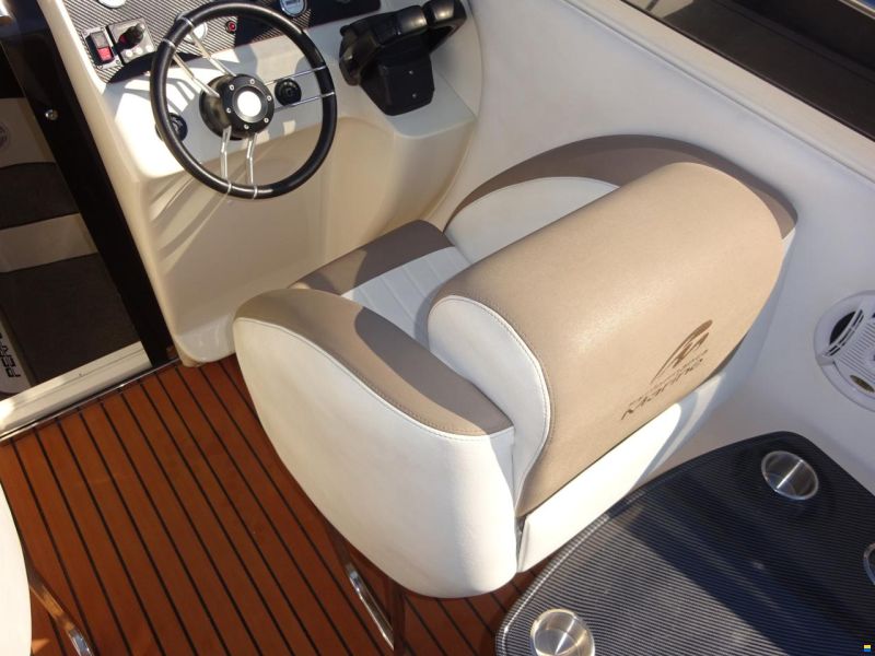 DANA Performance Boats 807