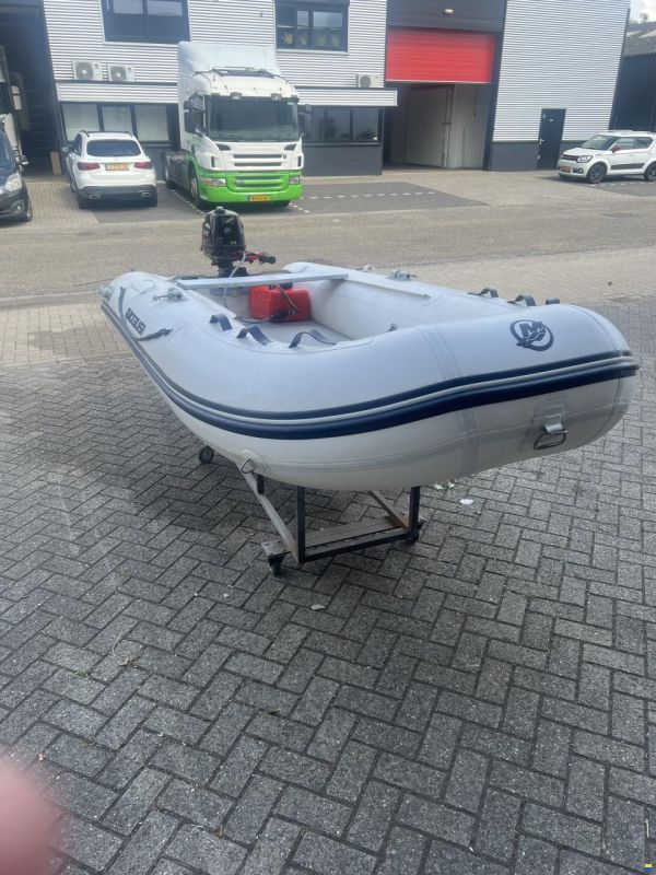 Quicksilver 320 Airdeck