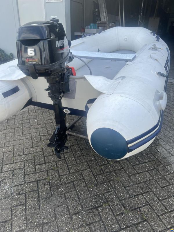 Quicksilver 320 Airdeck