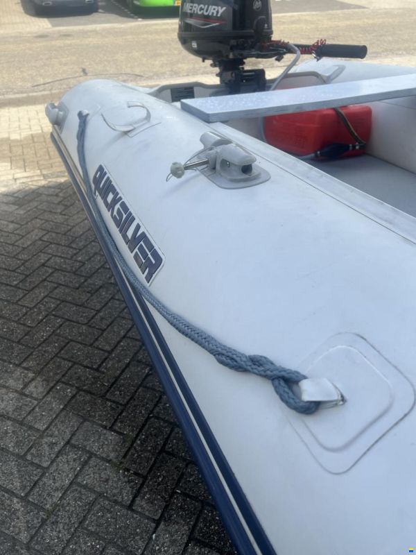 Quicksilver 320 Airdeck