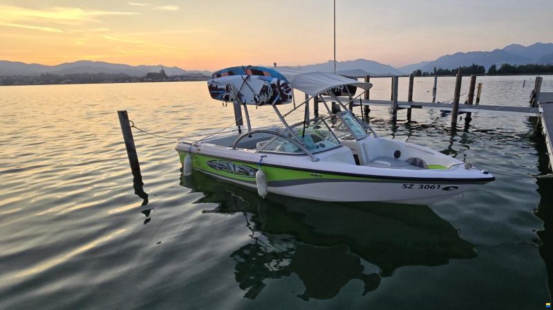 Correct Craft Super Air Nautique 210 TE