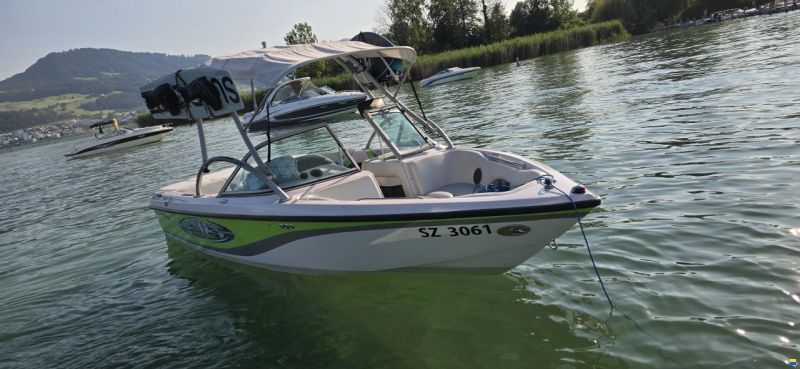 Correct Craft Super Air Nautique 210 TE