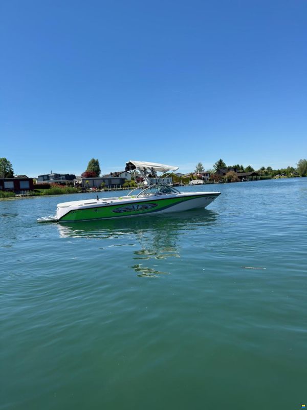 Correct Craft Super Air Nautique 210 TE