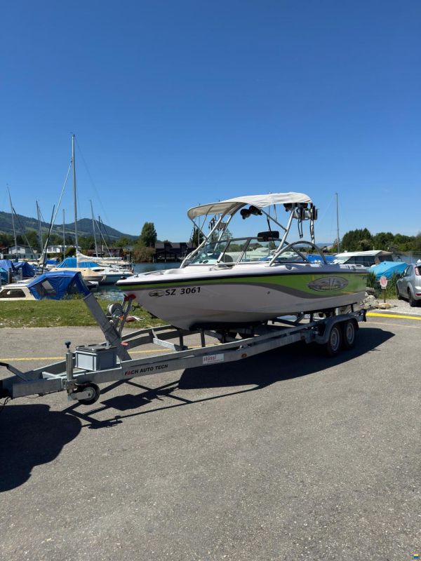 Correct Craft Super Air Nautique 210 TE