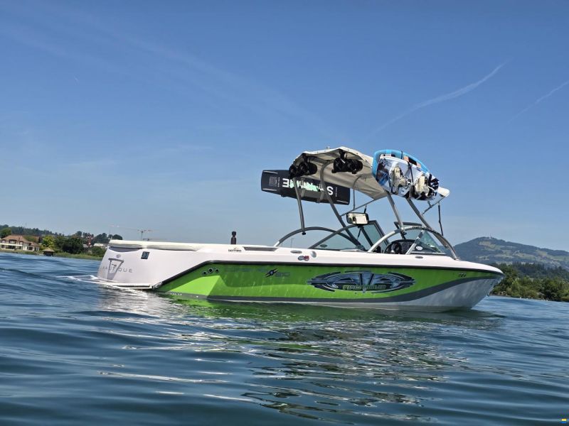 Correct Craft Super Air Nautique 210 TE