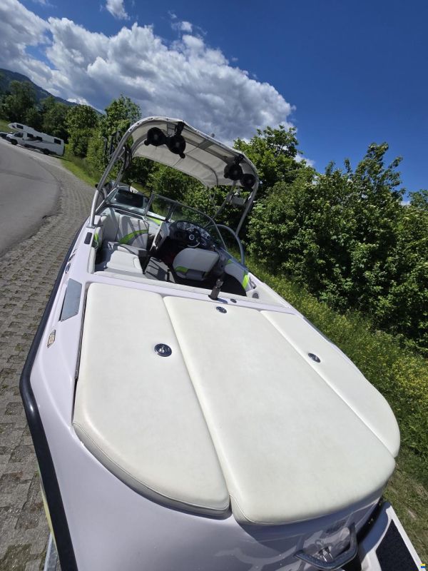 Correct Craft Super Air Nautique 210 TE