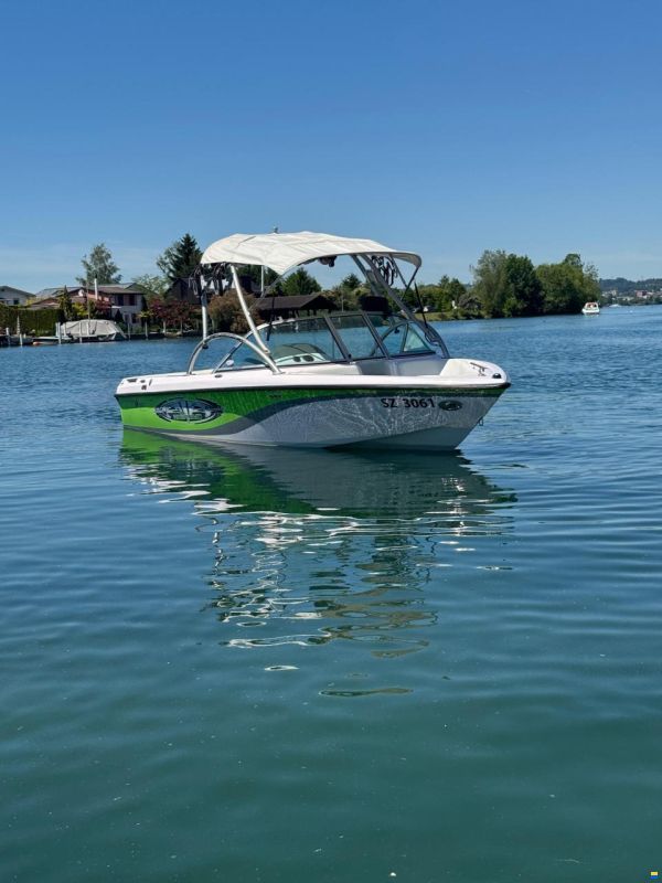 Correct Craft Super Air Nautique 210 TE