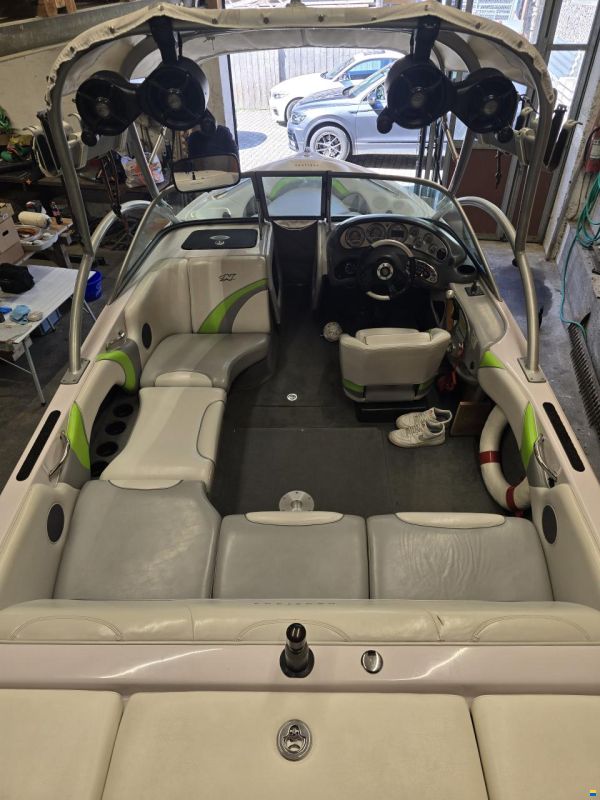 Correct Craft Super Air Nautique 210 TE
