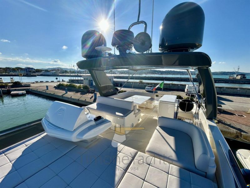 Ferretti 700
