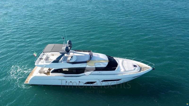 Ferretti 700