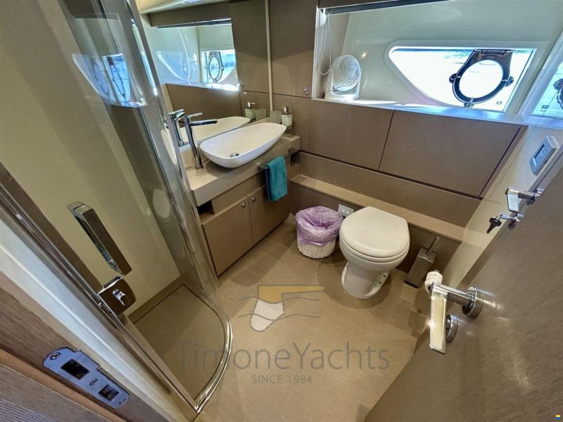 Ferretti 700