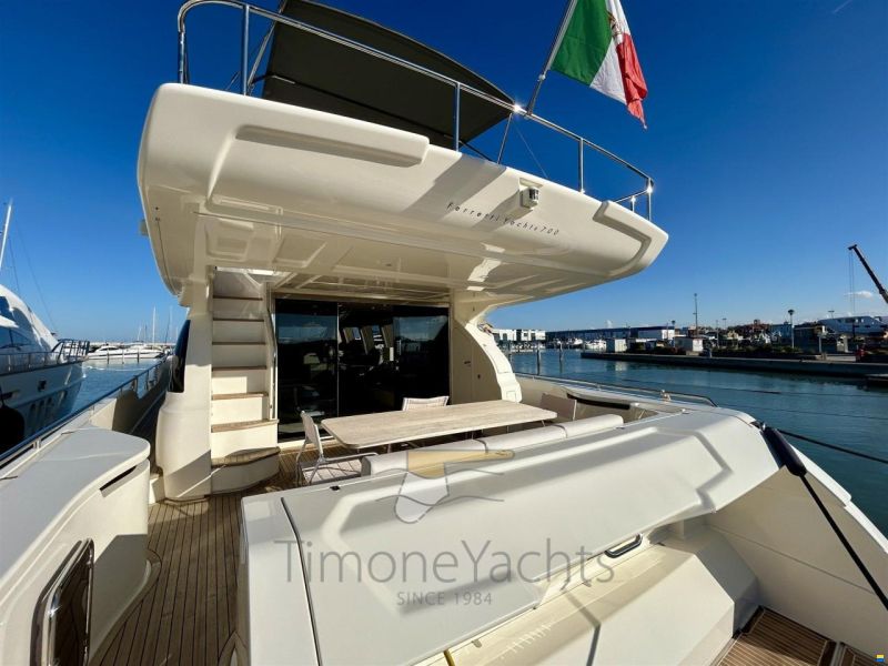 Ferretti 700