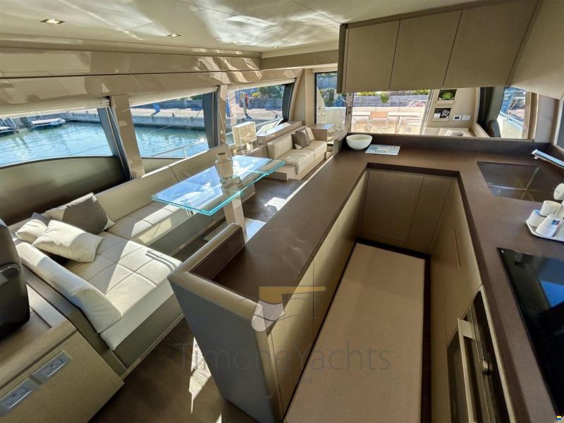 Ferretti 700