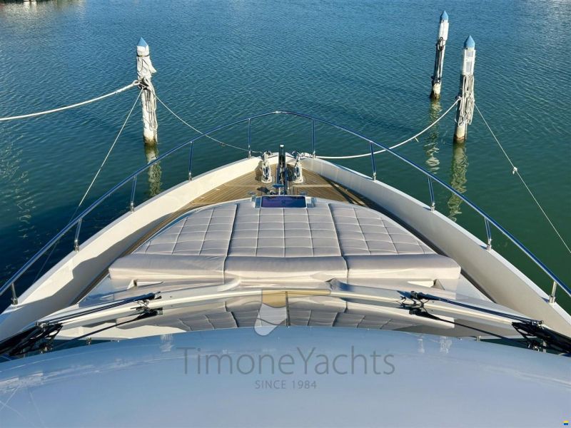 Ferretti 700